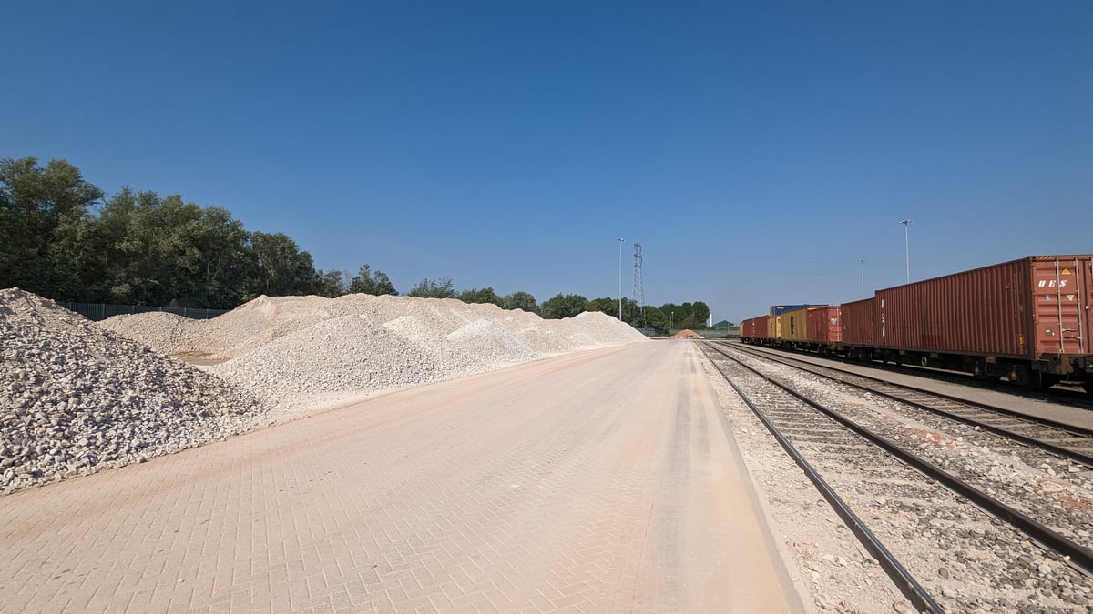 dry-bulk-solids-handling-sector-rail-loading-and-unloading-application