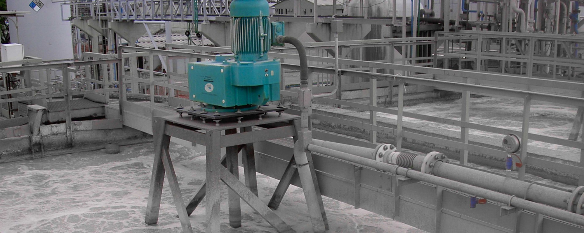 Hyperclassic Mixer Invent Mixer Aerator : INVENT HYPERCLASSIC® Floating Mixer/Aerator ...