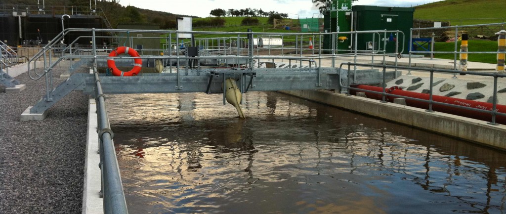 Bridge-mounted aerators in modern oxidation ditch