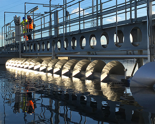 gallery-scum-skimmer-ssr-brigde-blue-water-reflection